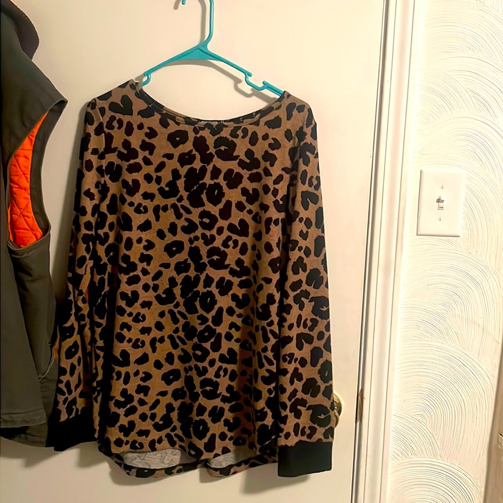 Fits like xl, super cute i just dont wear it-wore 1 time.